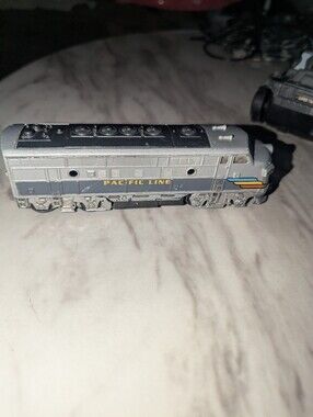 Pacific Line Diecast Diesel Locomotive Train Toy, Silver
